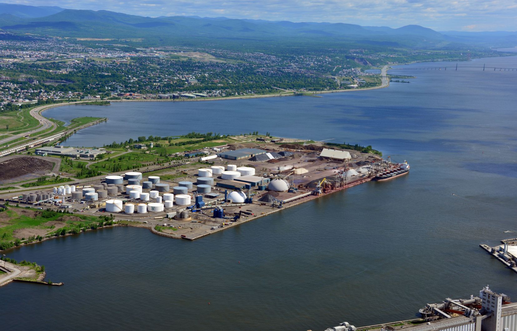 Québec en Cour d’appel pour faire appliquer sa loi sur les ports | Le Devoir.
